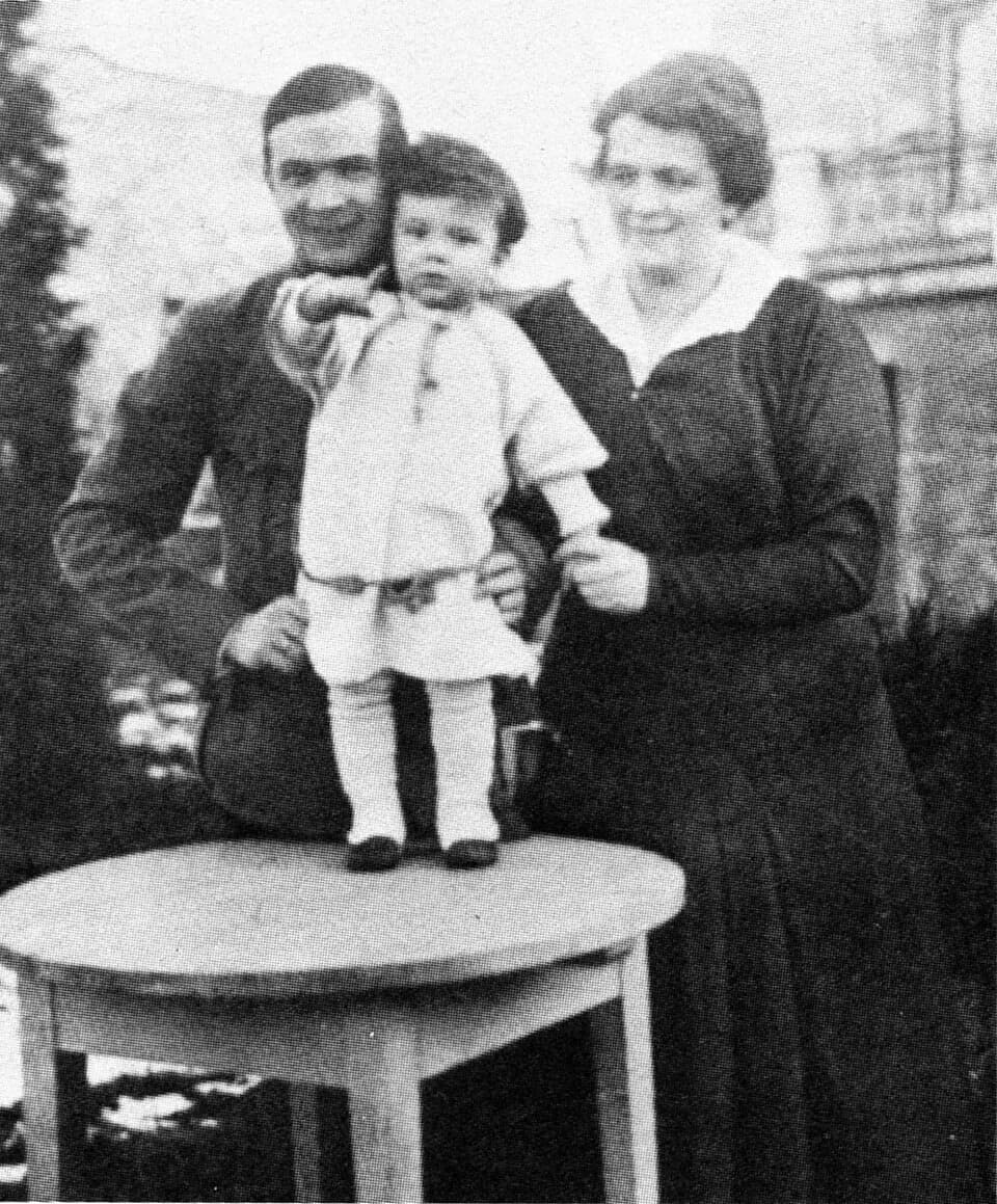 Peter Weiss - Peter Weiss (1916-1982) with his parents, summer 1917 in Przemyśl