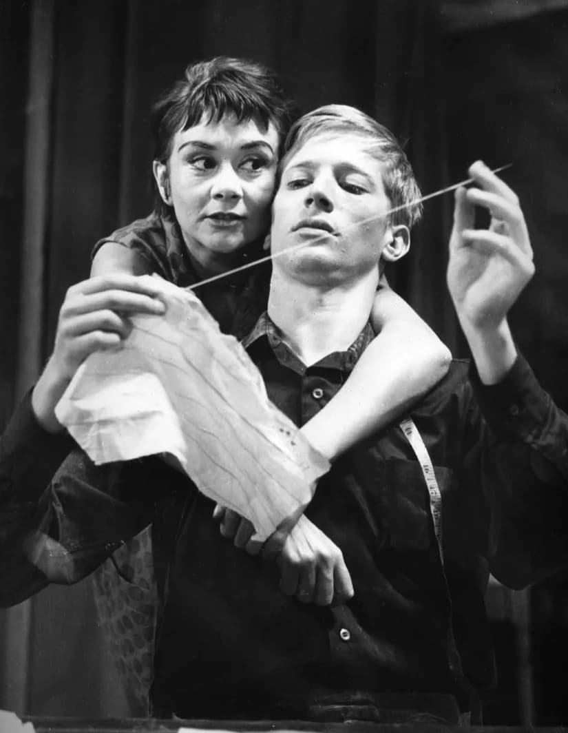 Joan Plowright - Photo of Joan Plowright as Jo and Andrew Ray as Geoff from the 1960 Broadway production of A Taste of Honey.