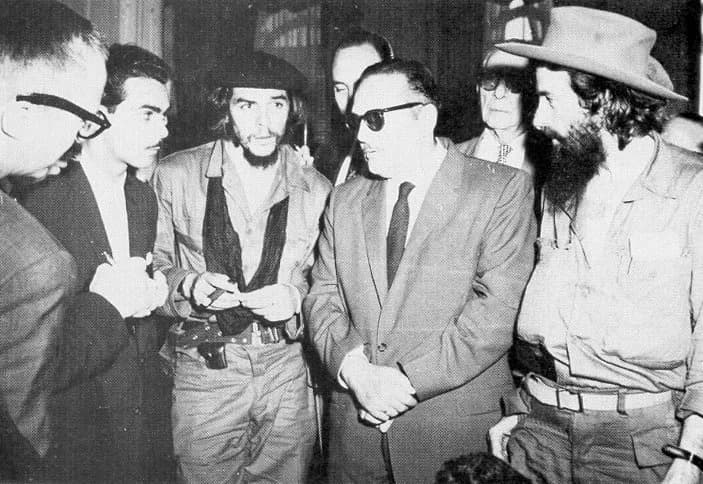 Camilo Cienfuegos - Cuban President Manuel Urrutia with rebel leaders Che Guevara and Camilo Cienfuegos, in 1959.
