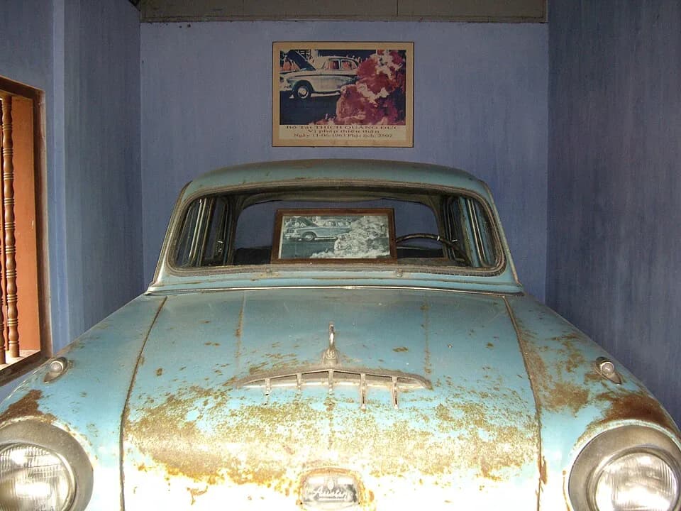 Thích Quảng Đức - Thích Quảng Đức's car at the Thien Mu Pagoda in Hue. (1956 Austin A95 Saloon).