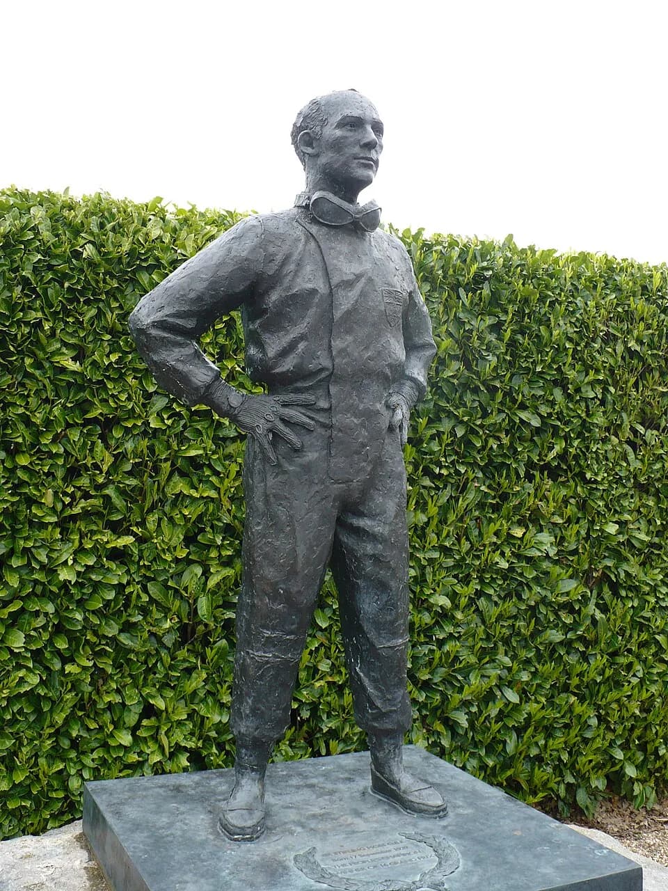 Stirling Moss - Statue of Stirling Moss at Mallory Park.