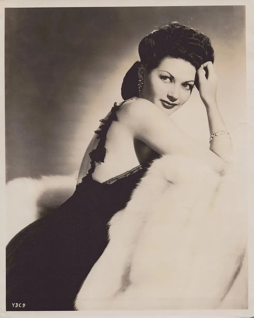 Yvonne De Carlo - 1940s photograph of Canadian actress Yvonne De Carlo.