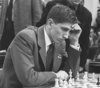 Bobby Fischer - Title: GermanySchacholympiade: Tal (UdSSR) gegen Fischer United States Chess Olympiad: Tal (USSR) against Fischer (USA)
People in the image:
Fischer, Bob (Schachspieler), USA
F