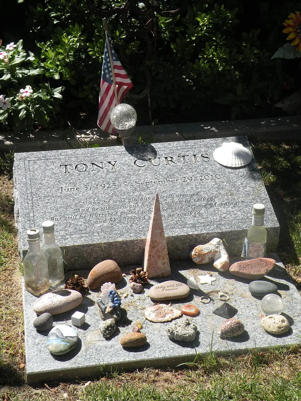 Tony Curtis - Grab von Tony Curtis auf dem Palm Memorial Park Cemetery in Las Vegas