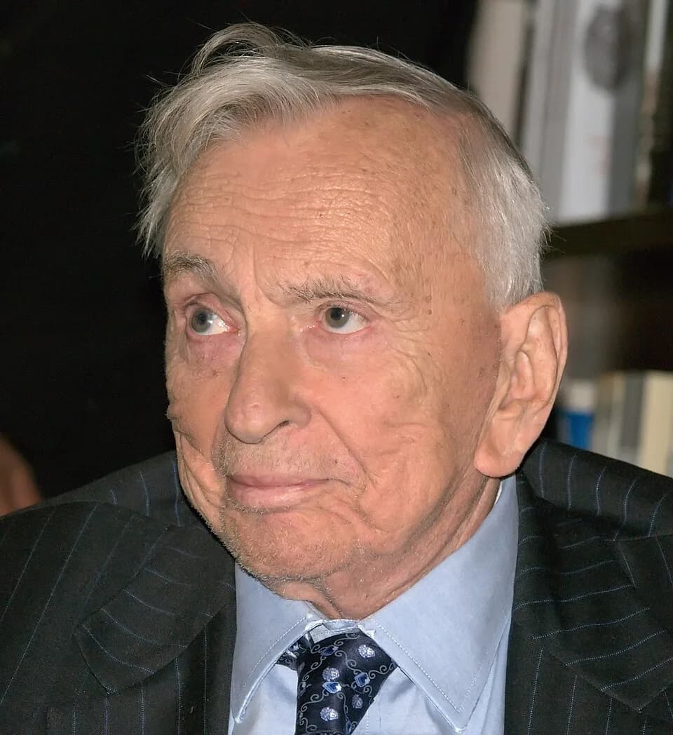 Gore Vidal - Gore Vidal at the Union Square Barnes & Noble to be interviewed by Leonard Lopate to discuss his life and his photographic memoir, Gore Vidal: Snapshots in History's Glare.