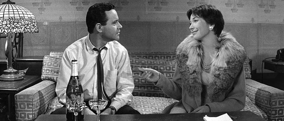 Jack Lemmon - Screenshot of Jack Lemmon and Shirley MacLaine in the trailer of the film The Apartment (1960).