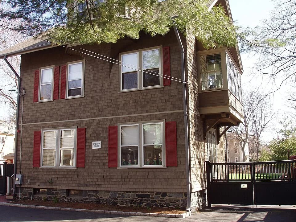 Percy Williams Bridgman - Photograph of Percy W. Bridgman House, 10 Buckingham Place, Cambridge, Massachusetts, USA.