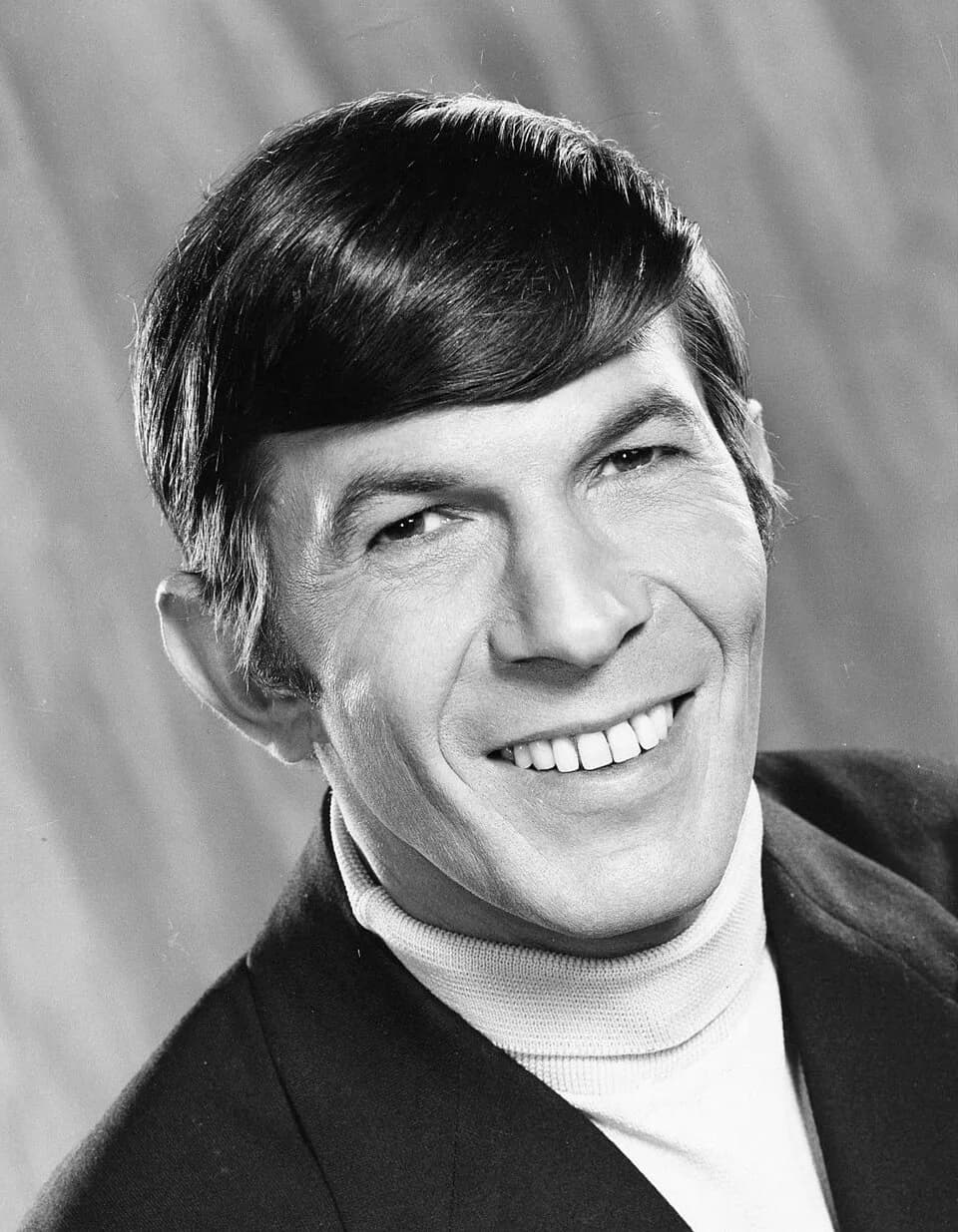 Leonard Nimoy - Photo of Leonard Nimoy as a cast member of Mission:Impossible.