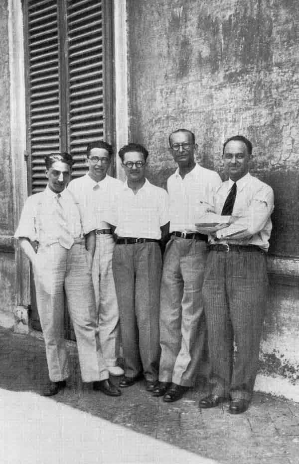 Emilio G. Segrè - Enrico Fermi and the Via Panisperna boys in the courtyard of Rome University's Physics Institute in Via Panisperna, circa 1930.From left to right: Oscar D'Agostino, Emilio Segrè, Edo