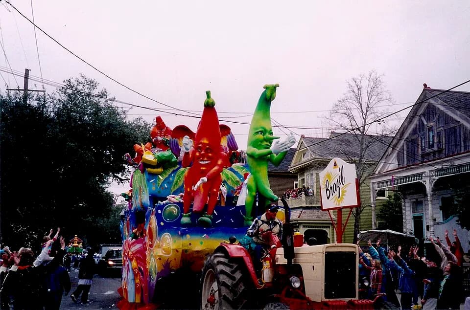 Lee Harvey Oswald - New Orleans Carnival float
Krewe of Thoth Parade, Magazine Street
Photo by Infrogmation, 6 February, 2005.