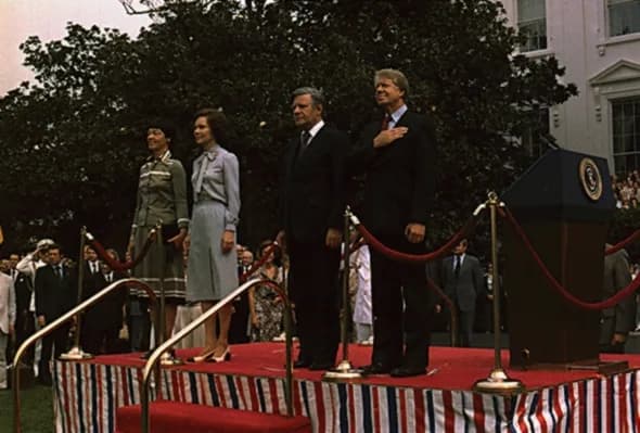Rosalynn Carter - The U.S. President Jimmy Carter and his wife Rosalynn host the arrival ceremony for the German Chancellor Helmut Schmidt and his wife Loki in 1977.