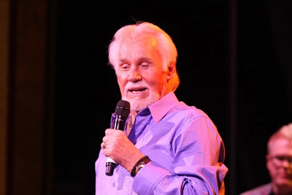 Kenny Rogers - Country music legend Kenny Rogers performs State Theatre, Sydney; Australian music legend John Williamson supports.