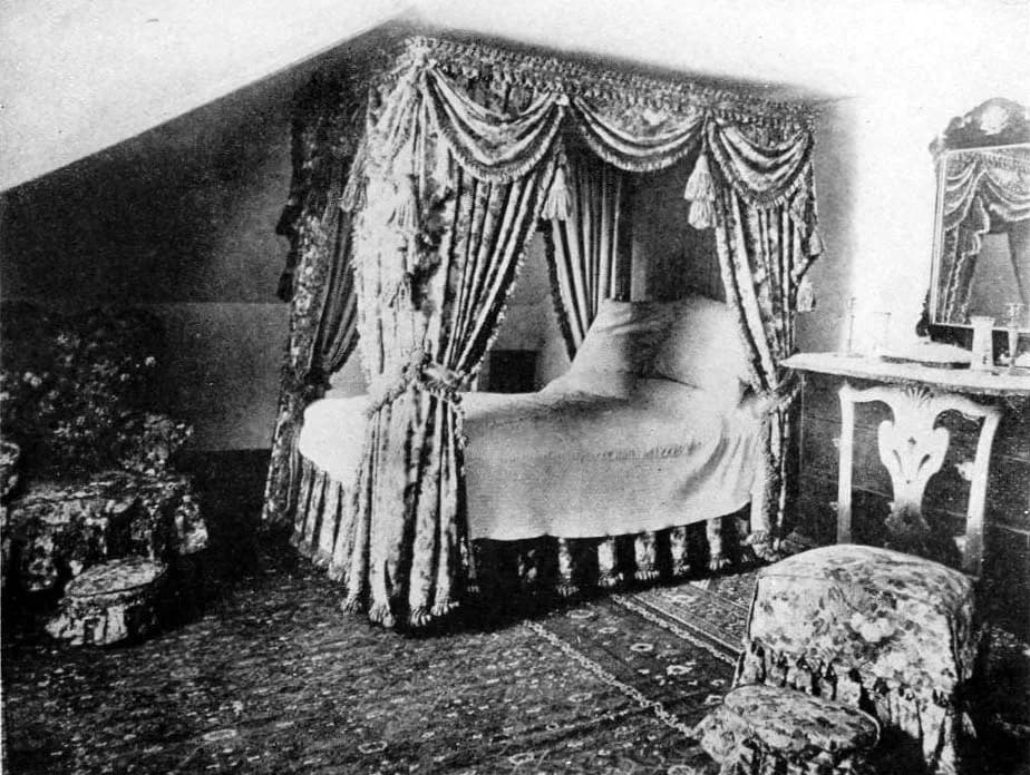 Martha Washington - View of bedroom used by Martha Washington after George Washington's death