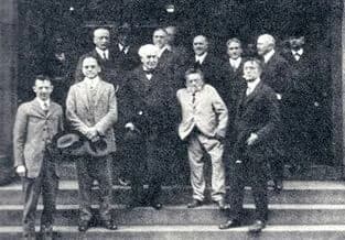 Irving Langmuir - William Coolidge, Willis Rodney Whitney, Thomas Edison, Charles Proteus Steinmitz, Irving Langmuir (front row, left-to-right).
