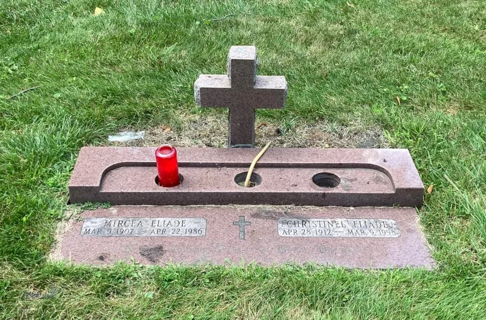 Mircea Eliade - Grave of Mircea Eliade (1907–1986) at Oak Woods Cemetery, Chicago