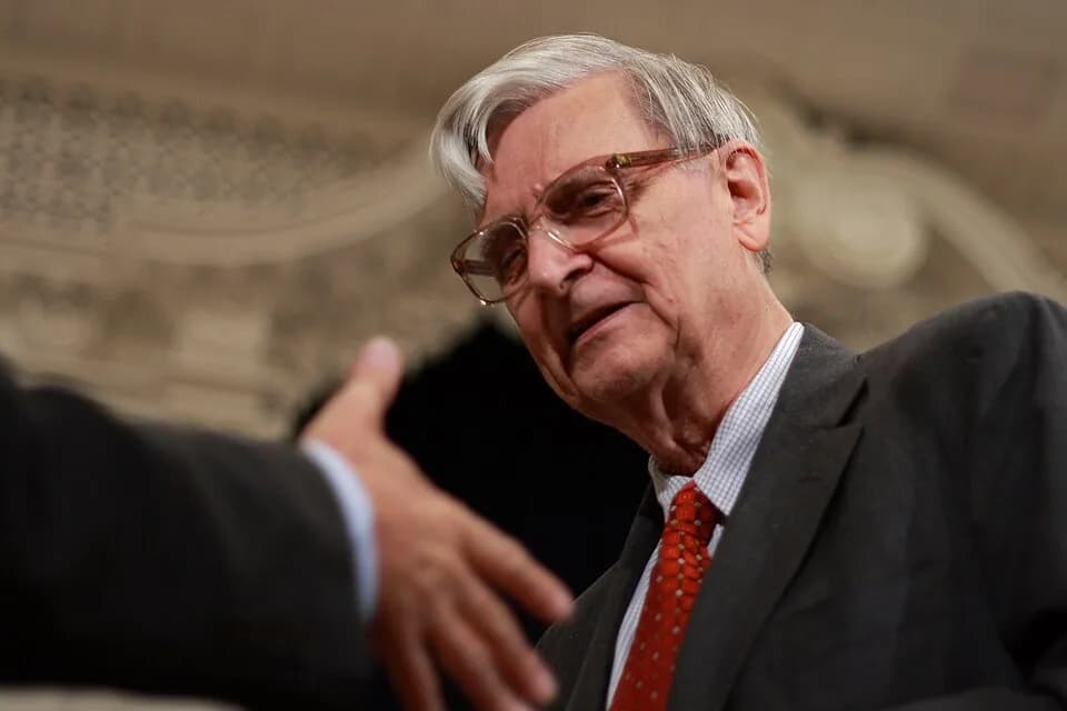 Edward O. Wilson - Biologist and conservationist Edward O. Wilson at "fireside chat" at Yale University, at which he was awarded the Addison Emery Verrill Medal from the Peabody Museum of Natural Hist