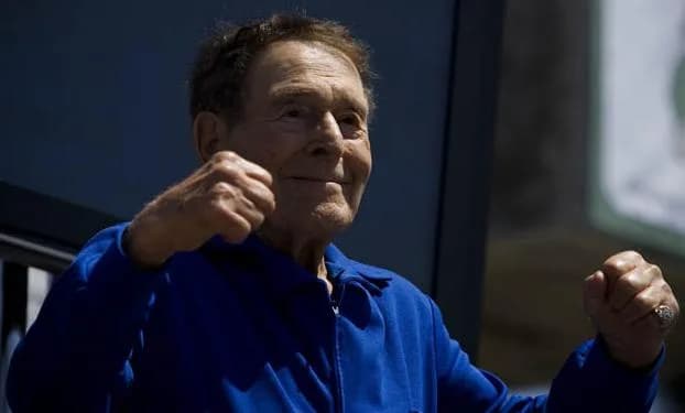 Jack LaLanne - Jack LaLanne receives a Lifetime Achievement Award on September 3, 2007 during a ceremony at Muscle Beach in Venice Beach, California.