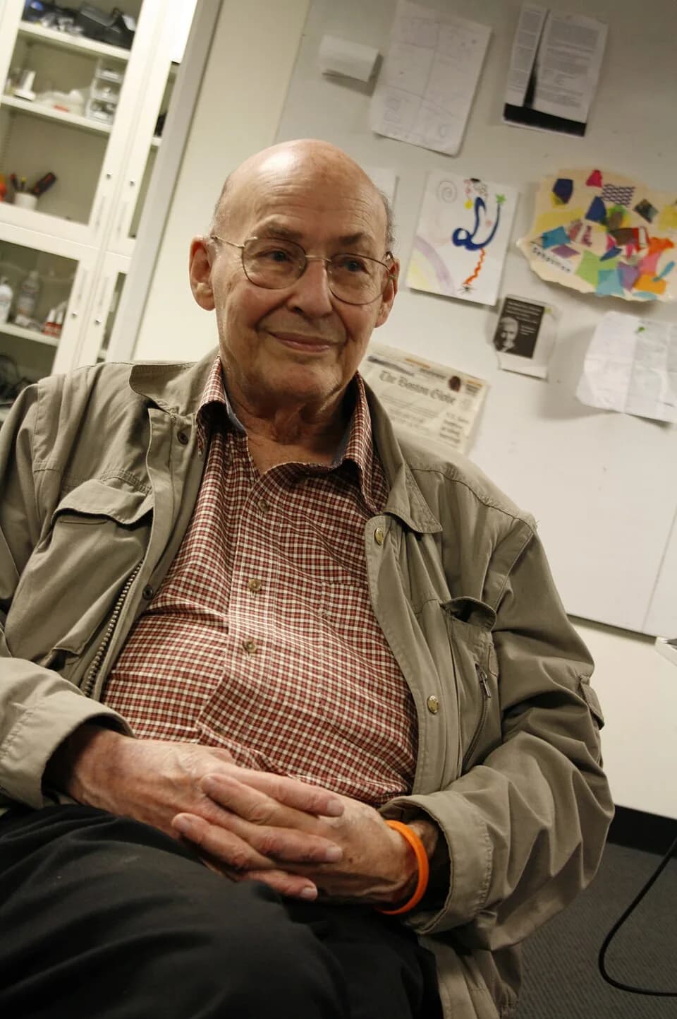 Marvin Minsky - Marvin Minsky was visiting the OLPC offices and picked up a Firefox wrist band.