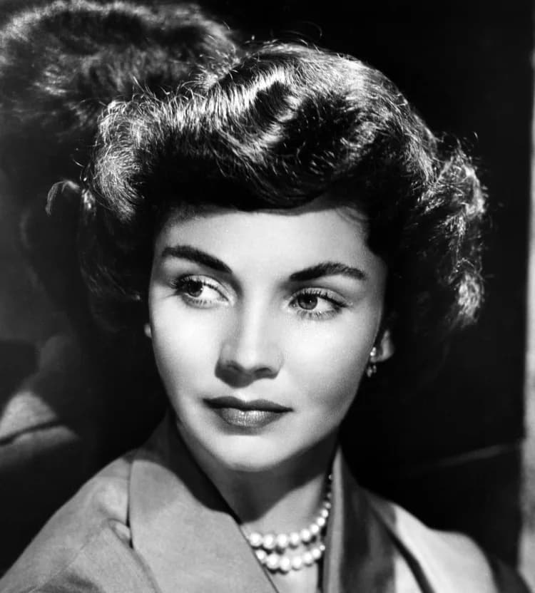 Jennifer Jones - Publicity photo of Jennifer Jones for Indiscretion of an American Wife