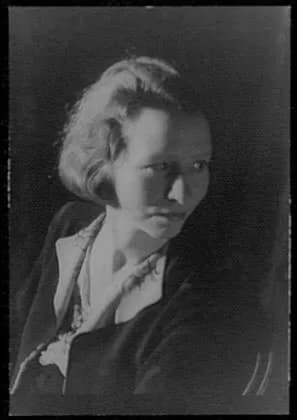 Edna St. Vincent Millay - Edna St. Vincent Millay (1892-1950) - 1933 - by Carl van Vechten.jpg