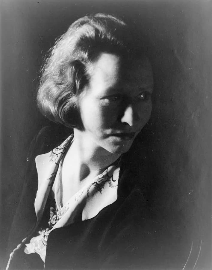 Edna St. Vincent Millay - en:Edna St. Vincent Millay (1892-1950)