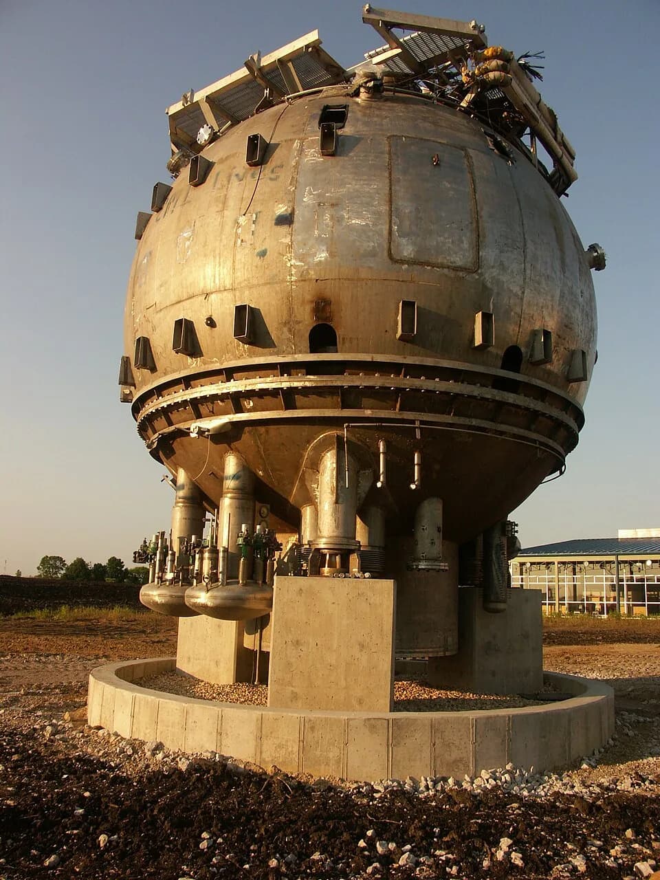 Donald Arthur Glaser - BubbleChamber-fnal.jpg